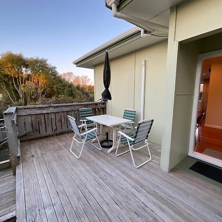 Refined, Retro & Relaxing Villa Paraparaumu Exterior photo