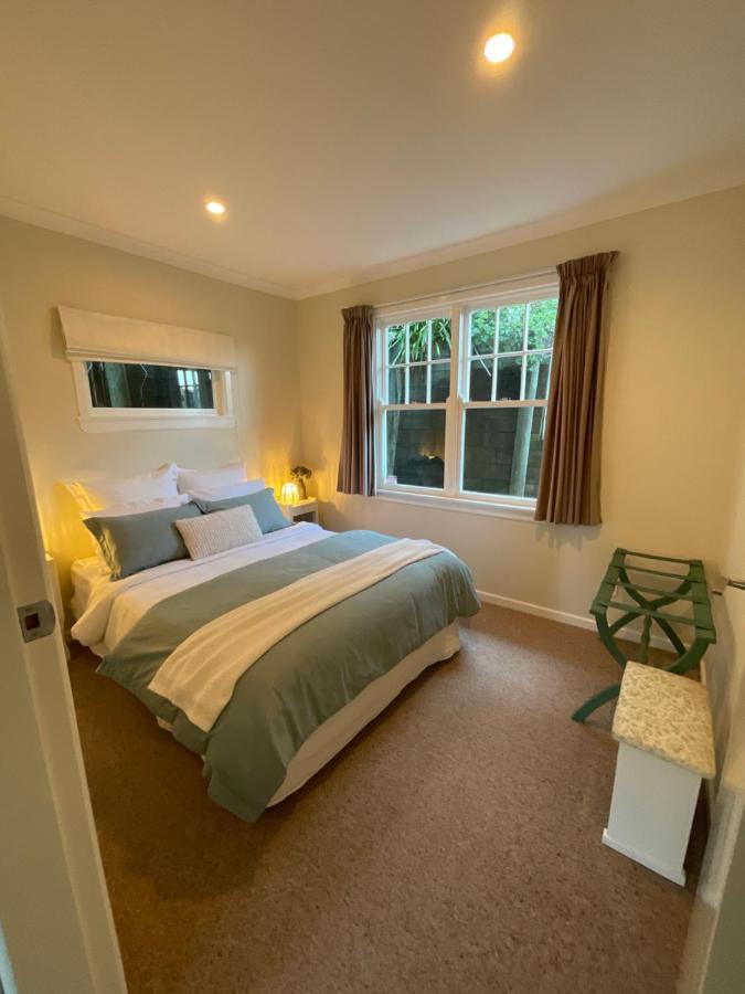 Refined, Retro & Relaxing Villa Paraparaumu Exterior photo